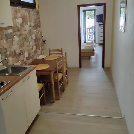 In With Sea View, Balcony, Air Conditioning, Wi-fi Apartment Jadranovo