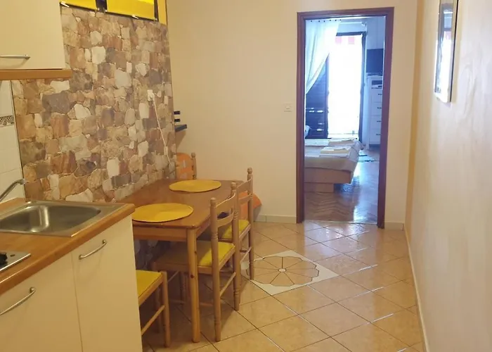 Appartement In With Sea View, Balcony, Air Conditioning, Wi-fi Jadranovo