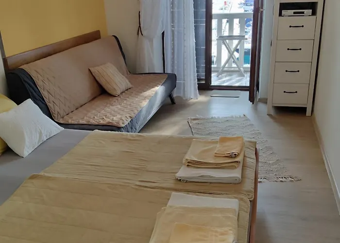 Appartement In With Sea View, Balcony, Air Conditioning, Wi-fi