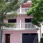In With Sea View, Balcony, Air Conditioning, Wi-fi Apartman