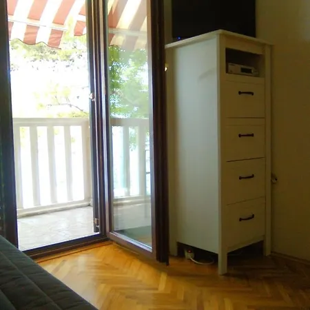 In With Sea View, Balcony, Air Conditioning, Wi-fi Apartman