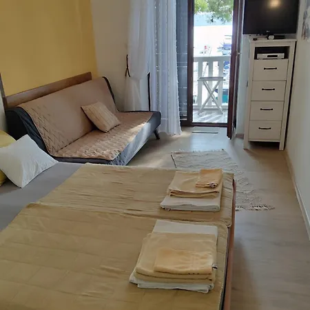 Apartman In With Sea View, Balcony, Air Conditioning, Wi-fi