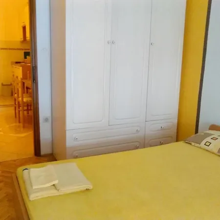 Apartman In With Sea View, Balcony, Air Conditioning, Wi-fi